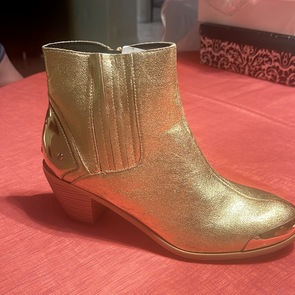 Never used gold boots size 9.  Shoe Rebublic LA